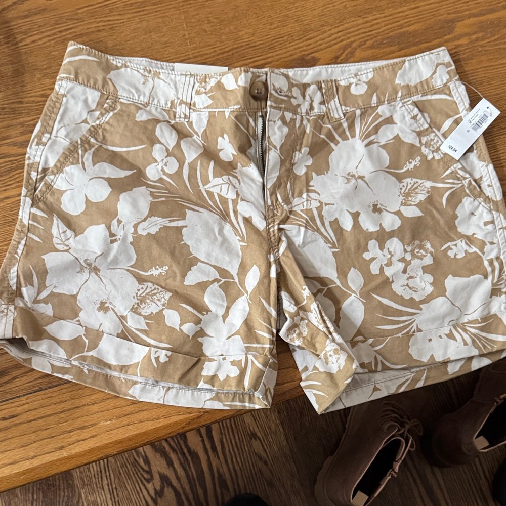 Old Navy Women's Floral Tan and White Bermudas